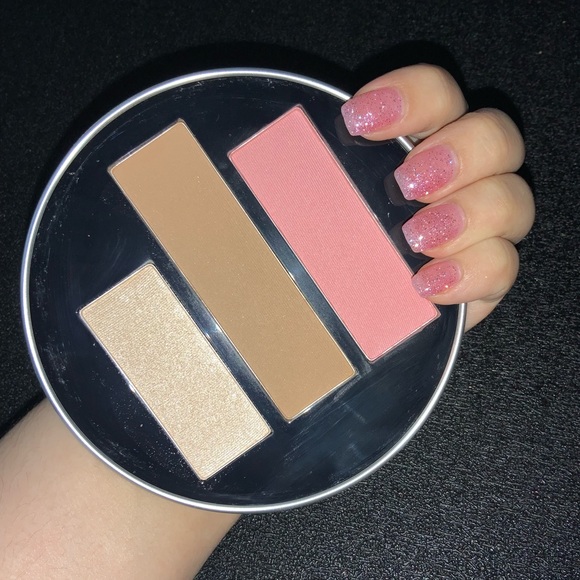 MAC Jeremy Scott Cheeky Volume 1 Palette - Picture 2 of 3